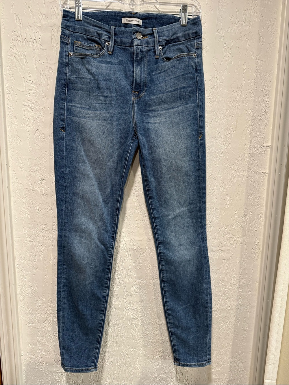 Good American Skinny Jeans in Medium Blue Wash 28